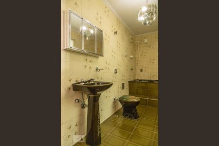 Casa à venda com 220m², 3 quartos e 2 vagas Casa à venda com 220m², 3 quartos e 2 vagasBanheiro da Suíte