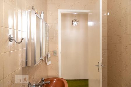 Casa à venda com 220m², 3 quartos e 2 vagas Casa à venda com 220m², 3 quartos e 2 vagasBanheiro