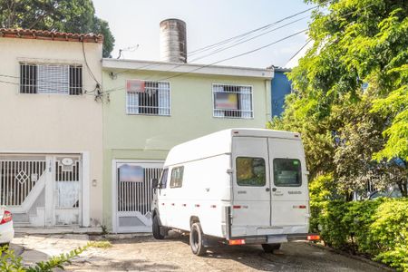 Casa à venda com 220m², 3 quartos e 2 vagas Casa à venda com 220m², 3 quartos e 2 vagasFachada