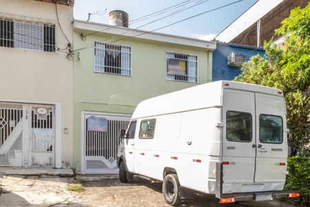 Casa à venda com 220m², 3 quartos e 2 vagas Casa à venda com 220m², 3 quartos e 2 vagasFachada