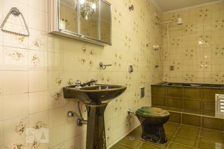 Casa à venda com 220m², 3 quartos e 2 vagas Casa à venda com 220m², 3 quartos e 2 vagasBanheiro da Suíte