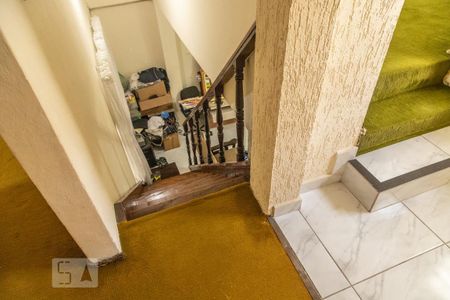 Casa à venda com 220m², 3 quartos e 2 vagas Casa à venda com 220m², 3 quartos e 2 vagasEscada