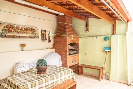 Casa à venda com 220m², 3 quartos e 2 vagas Casa à venda com 220m², 3 quartos e 2 vagasQuintal