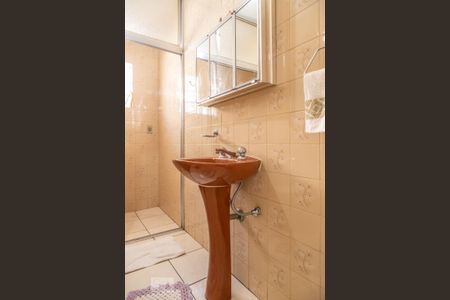 Casa à venda com 220m², 3 quartos e 2 vagas Casa à venda com 220m², 3 quartos e 2 vagasBanheiro