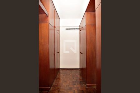 Apartamento à venda com 265m², 4 quartos e 2 vagasQuarto 1 Suíte Detalhe Closet