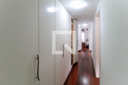 Apartamento à venda com 189m², 4 quartos e 4 vagasCorredor