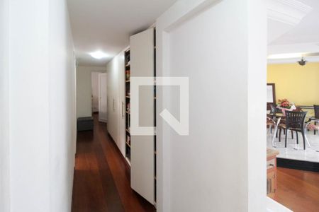 Apartamento à venda com 189m², 4 quartos e 4 vagasCorredor