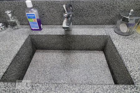 Pia do banheiro de apartamento para alugar com 1 quarto, 43m² em Brooklin Paulista, São Paulo