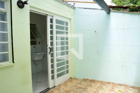 Casa de condomínio para alugar com 85m², 3 quartos e 2 vagasQuintal