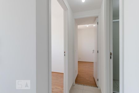 Corredor de apartamento para alugar com 2 quartos, 32m² em Parque Fongaro, São Paulo