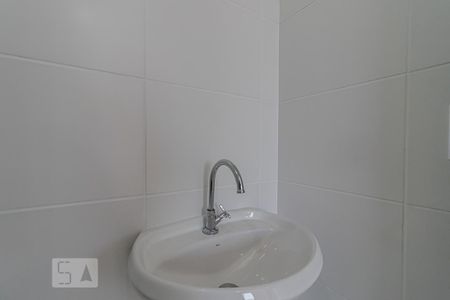 Banheiro de apartamento para alugar com 2 quartos, 32m² em Parque Fongaro, São Paulo