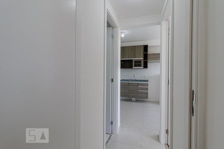 Corredor de apartamento para alugar com 2 quartos, 32m² em Parque Fongaro, São Paulo