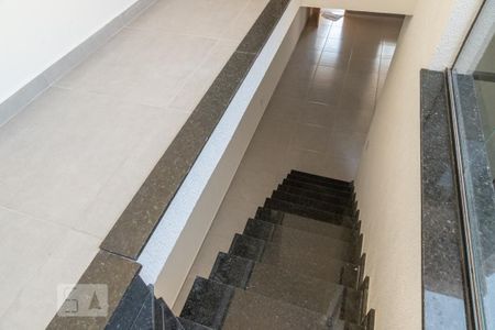 Casa à venda com 110m², 3 quartos e 2 vagasEscada