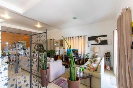 Casa de condomínio para alugar com 500m², 4 quartos e 4 vagas Casa de condomínio para alugar com 500m², 4 quartos e 4 vagasSala 2