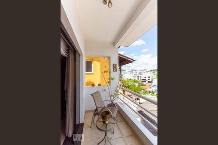 Casa de condomínio para alugar com 500m², 4 quartos e 4 vagas Casa de condomínio para alugar com 500m², 4 quartos e 4 vagasVaranda da Sala