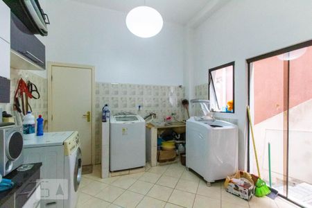 Casa de condomínio para alugar com 500m², 4 quartos e 4 vagas Casa de condomínio para alugar com 500m², 4 quartos e 4 vagasÁrea de Serviço