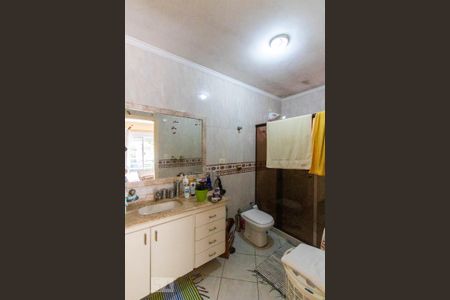 Casa de condomínio para alugar com 500m², 4 quartos e 4 vagas Casa de condomínio para alugar com 500m², 4 quartos e 4 vagasBanheiro da Suíte 4