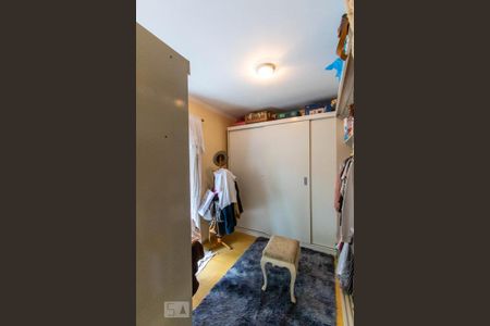 Casa de condomínio para alugar com 500m², 4 quartos e 4 vagas Casa de condomínio para alugar com 500m², 4 quartos e 4 vagasCloset da Suíte 4