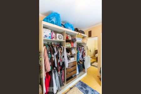 Casa de condomínio para alugar com 500m², 4 quartos e 4 vagas Casa de condomínio para alugar com 500m², 4 quartos e 4 vagasCloset da Suíte 4