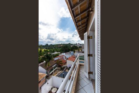 Casa de condomínio para alugar com 500m², 4 quartos e 4 vagas Casa de condomínio para alugar com 500m², 4 quartos e 4 vagasVaranda da Suíte 1