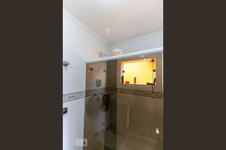 Casa de condomínio para alugar com 500m², 4 quartos e 4 vagas Casa de condomínio para alugar com 500m², 4 quartos e 4 vagasBanheiro da Suíte 1
