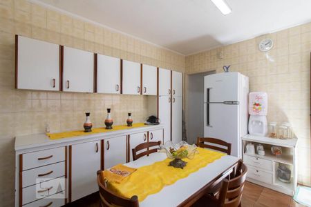 Casa à venda com 200m², 3 quartos e 2 vagas Casa à venda com 200m², 3 quartos e 2 vagasCozinha