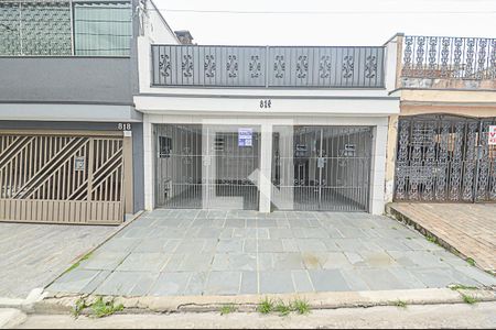 Casa à venda com 180m², 3 quartos e 2 vagasFachada
