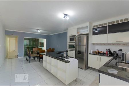 Casa à venda com 459m², 3 quartos e 6 vagas Casa à venda com 459m², 3 quartos e 6 vagasSala de Jantar e Cozinha