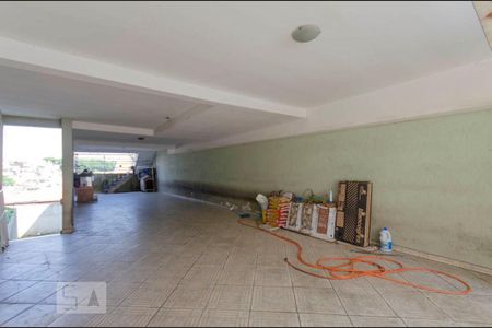 Casa à venda com 459m², 3 quartos e 6 vagas Casa à venda com 459m², 3 quartos e 6 vagasGaragem