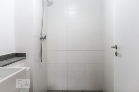 Banheiro de kitnet/studio à venda com 1 quarto, 24m² em Sumarezinho, São Paulo