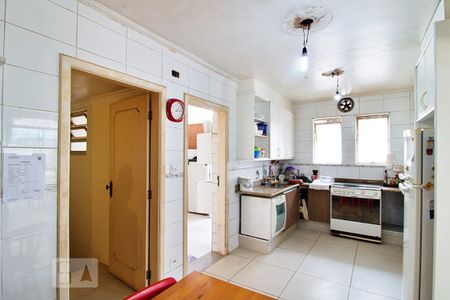 Casa à venda com 450m², 5 quartos e 6 vagas Casa à venda com 450m², 5 quartos e 6 vagasCozinha