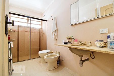 Casa à venda com 450m², 5 quartos e 6 vagas Casa à venda com 450m², 5 quartos e 6 vagasBanheiro da Suíte