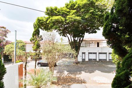 Casa à venda com 450m², 5 quartos e 6 vagas Casa à venda com 450m², 5 quartos e 6 vagasVista do Quarto 3