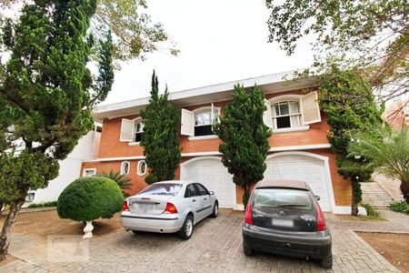 Casa à venda com 450m², 5 quartos e 6 vagas Casa à venda com 450m², 5 quartos e 6 vagasFachada