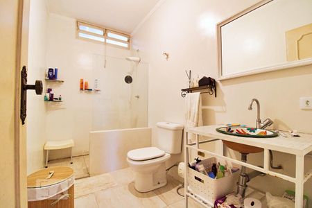 Casa à venda com 450m², 5 quartos e 6 vagas Casa à venda com 450m², 5 quartos e 6 vagasBanheiro