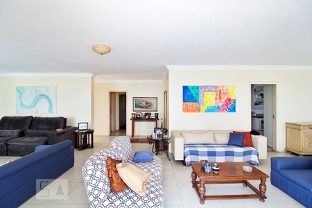 Sala de casa à venda com 5 quartos, 450m² em Jardim Leonor, São Paulo