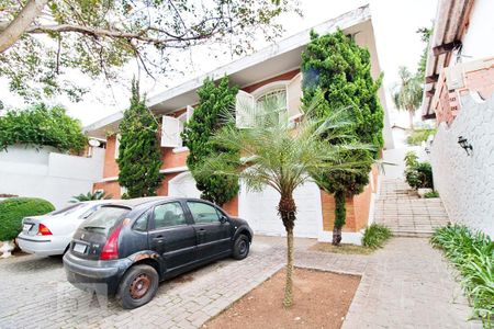 Casa à venda com 450m², 5 quartos e 6 vagas Casa à venda com 450m², 5 quartos e 6 vagasÁrea Externa
