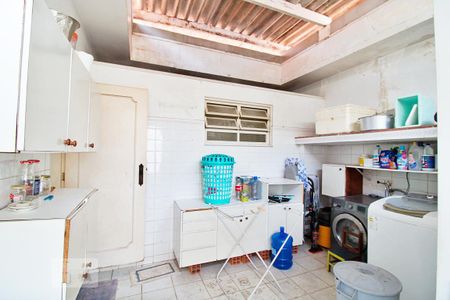 Casa à venda com 450m², 5 quartos e 6 vagas Casa à venda com 450m², 5 quartos e 6 vagasÁrea de Serviço