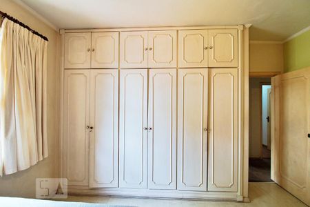 Casa à venda com 450m², 5 quartos e 6 vagas Casa à venda com 450m², 5 quartos e 6 vagasQuarto 3