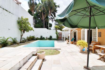 Casa à venda com 450m², 5 quartos e 6 vagas Casa à venda com 450m², 5 quartos e 6 vagasÁrea Externa