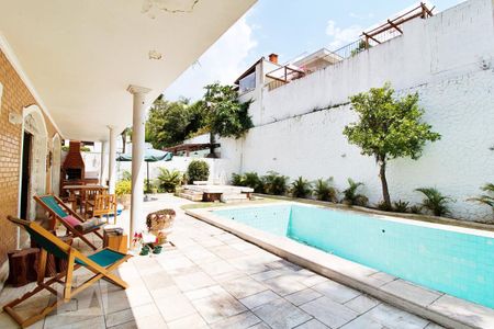 Casa à venda com 450m², 5 quartos e 6 vagas Casa à venda com 450m², 5 quartos e 6 vagasÁrea Externa