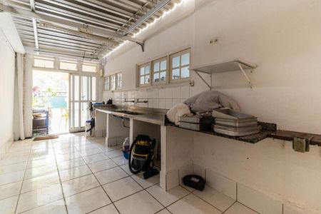 Casa à venda com 400m², 3 quartos e 2 vagas Casa à venda com 400m², 3 quartos e 2 vagasÁrea de serviço 2