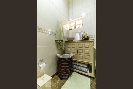 Casa à venda com 400m², 3 quartos e 2 vagas Casa à venda com 400m², 3 quartos e 2 vagasBanheiro 1