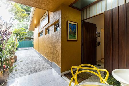 Entrada de casa à venda com 3 quartos, 400m² em Pacaembu, São Paulo