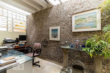 Casa à venda com 400m², 3 quartos e 2 vagas Casa à venda com 400m², 3 quartos e 2 vagasEscritório