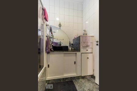 Casa à venda com 400m², 3 quartos e 2 vagas Casa à venda com 400m², 3 quartos e 2 vagasBanheiro 2