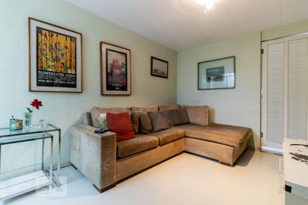 Casa à venda com 400m², 3 quartos e 2 vagas Casa à venda com 400m², 3 quartos e 2 vagasSala de TV