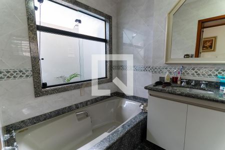 Casa à venda com 125m², 3 quartos e 2 vagas Casa à venda com 125m², 3 quartos e 2 vagasBanheiro da Suíte