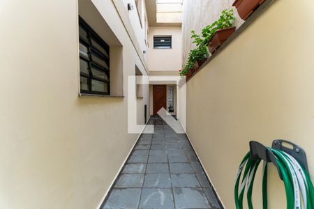 Casa à venda com 125m², 3 quartos e 2 vagas Casa à venda com 125m², 3 quartos e 2 vagasCorredor lateral