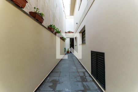 Casa à venda com 125m², 3 quartos e 2 vagas Casa à venda com 125m², 3 quartos e 2 vagasCorredor lateral